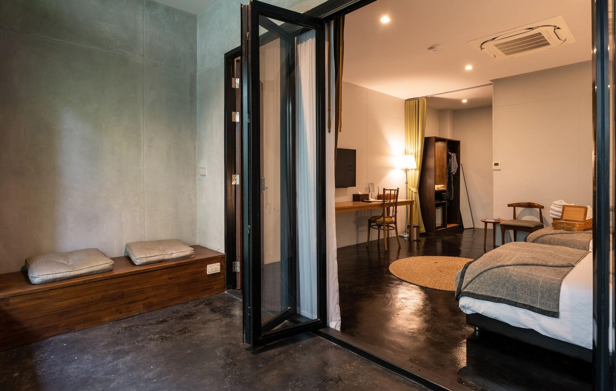 Cherlock Hotel Чиангмай Экстерьер фото